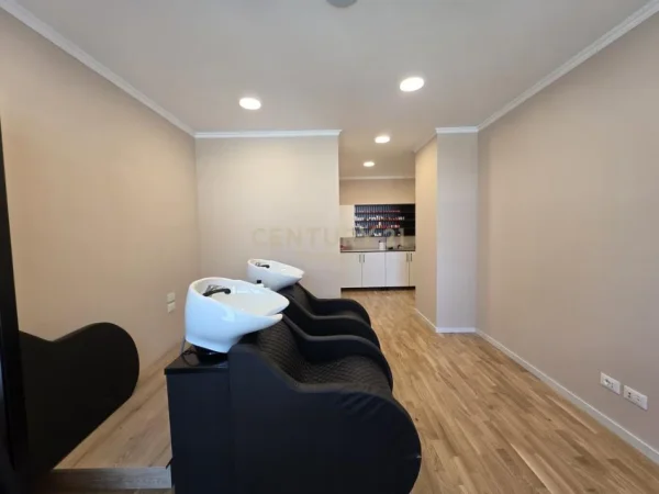 Tirane, shitet ambjent biznesi Kati 2, 127 m² 45.000 €