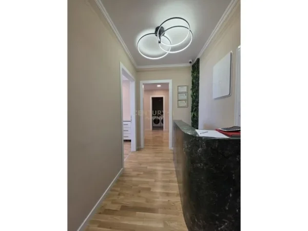 Tirane, shitet ambjent biznesi Kati 2, 127 m² 45.000 €