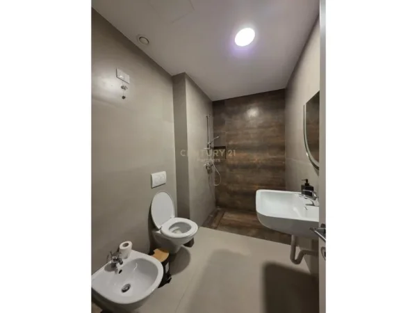 Tirane, shitet ambjent biznesi Kati 2, 127 m² 45.000 €
