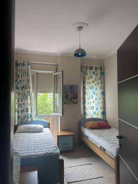 Tirane, jepet me qera apartament 2+1 Kati 3, 100 m² 650 € (kompleksi Delijorgji)