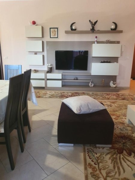Tirane, jepet me qera apartament 2+1 Kati 3, 100 m² 650 € (kompleksi Delijorgji)