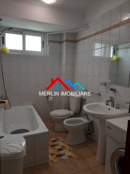Tirane, jepet me qera apartament 2+1+Ballkon Kati 3, 75 m² 600 € (RRUGA BARRIKADA 8)