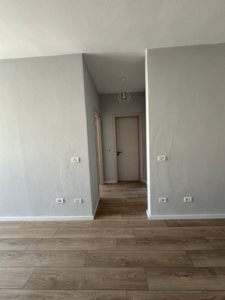 Tirane, shitet apartament 1+1 Kati 8, 80 m² 93.000 € (Pallatet e Verdha)