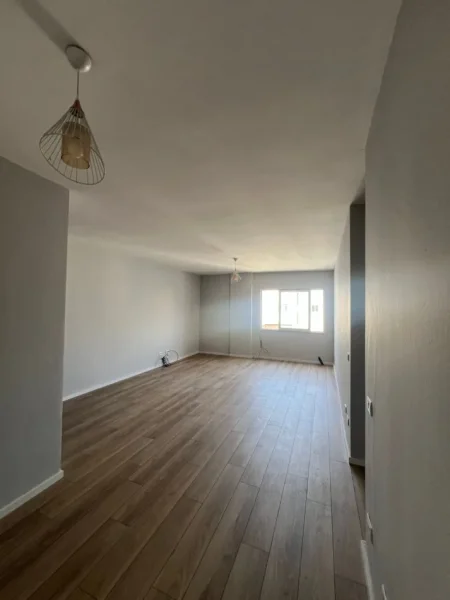 Tirane, shitet apartament 1+1 Kati 8, 80 m² 93.000 € (Pallatet e Verdha)