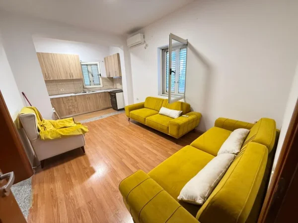 Tirane, jepet me qera apartament 2+1 Kati 2, 90 m² 500 € (21 dhjetori)