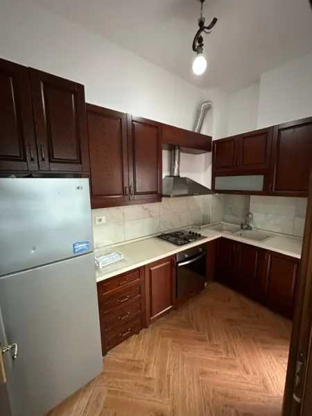 Tirane, jepet me qera apartament 2+1 Kati 2, 90 m² 550 € (Astir)