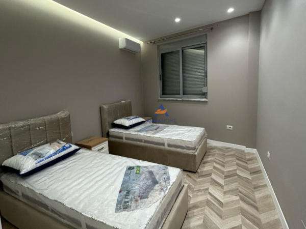 Tirane, jepet me qera apartament 2+1+Ballkon Kati 7, 120 m² 1.200 € (QENDER,9 KATSHET)
