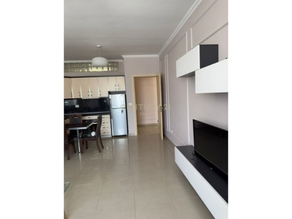 Tirane, jepet me qera apartament 1+1 Kati 5, 69 m² 550 € (BULEVARDI I RI)