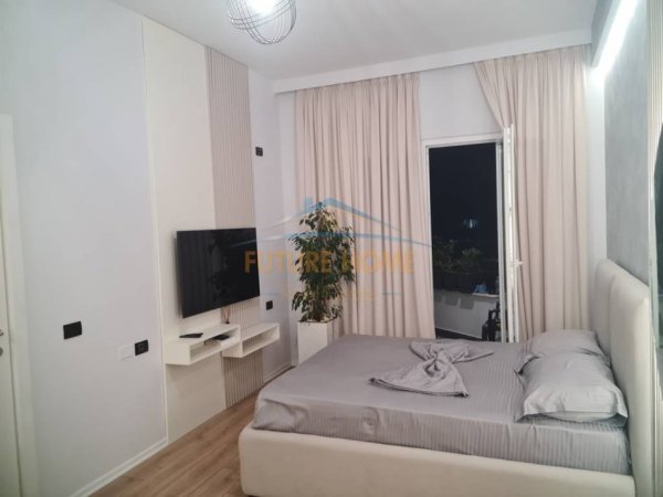 Tirane, jepet me qera apartament+verande | Penthouse 3+1 Kati 7, 135 m² 600 € (Fresk)