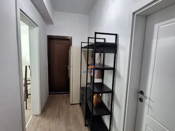 Tirane, jepet me qera apartament 1+1+Ballkon Kati 2, 75 m² 510 € (RRUGA E BARRIKADAVE)