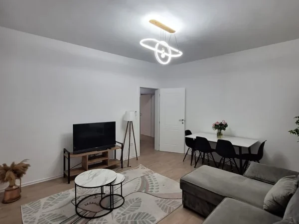 Tirane, jepet me qera apartament 1+1+Ballkon Kati 2, 75 m² 510 € (RRUGA E BARRIKADAVE)