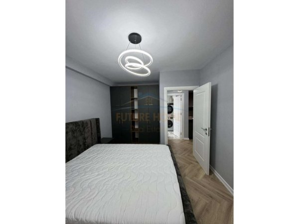 Tirane, jepet me qera apartament 1+1 Kati 4, 90 m² 420 € (FRESKU)