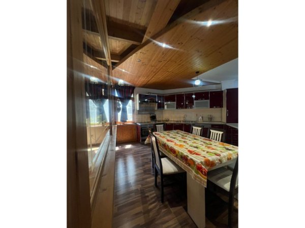 Tirane, jepet me qera apartament 2+1+2+Verande Kati 2, 95 m² 550 € (Yzberisht, Rruga Engjell Mashi)