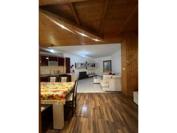 Tirane, jepet me qera apartament 2+1+2+Verande Kati 2, 95 m² 550 € (Yzberisht, Rruga Engjell Mashi)