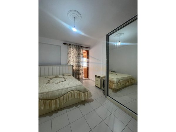 Tirane, jepet me qera apartament 2+1+2+Verande Kati 2, 95 m² 550 € (Yzberisht, Rruga Engjell Mashi)