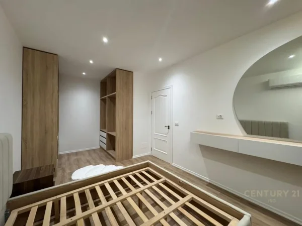 Tirane, shes apartament 1+1 Kati 5, 70 m² 185.000 € (Rruga fortuzi)