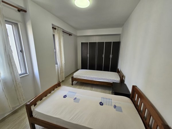 Tirane, jepet me qera apartament 2+1+Ballkon Kati 3, 90 m² 700 € (Komuna e Parisit ~ Kika2)