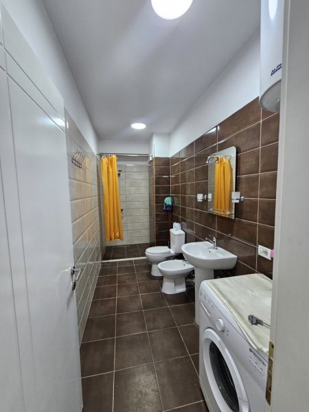 Tirane, jepet me qera apartament 2+1+Ballkon Kati 3, 90 m² 700 € (Komuna e Parisit ~ Kika2)