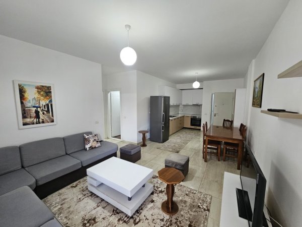 Tirane, jepet me qera apartament 2+1+Ballkon Kati 3, 90 m² 700 € (Komuna e Parisit ~ Kika2)