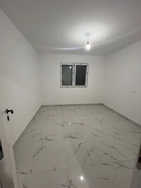 Tirane, jepet me qera apartament 2+1+Aneks Kati 2, 95 m² (*Jepet me Qera Apartament Bosh 2+1 + Ambient Gatimi ne Kinostudio.)