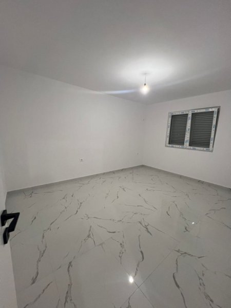 Tirane, jepet me qera apartament 2+1+Aneks Kati 2, 95 m² (*Jepet me Qera Apartament Bosh 2+1 + Ambient Gatimi ne Kinostudio.)