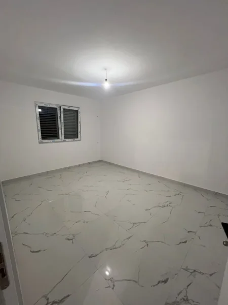 Tirane, jepet me qera apartament 2+1+Aneks Kati 2, 95 m² (*Jepet me Qera Apartament Bosh 2+1 + Ambient Gatimi ne Kinostudio.)