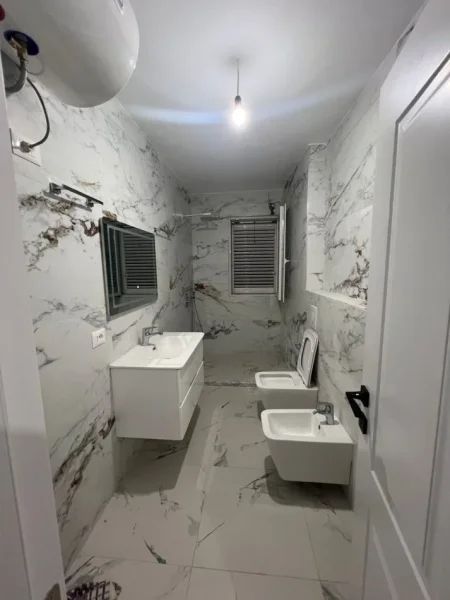 Tirane, jepet me qera apartament 2+1+Aneks Kati 2, 95 m² (*Jepet me Qera Apartament Bosh 2+1 + Ambient Gatimi ne Kinostudio.)