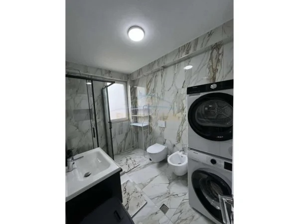 Tirane, jepet me qera apartament 1+1+Ballkon Kati 4, 90 m² 400 €  FRESK   UNA54130