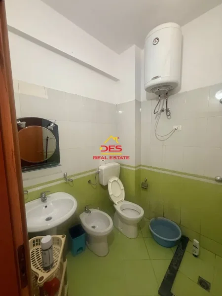 Vlore, jepet me qera apartament 1+1+Ballkon Kati 1, 70 m² 300 € (Orikum)