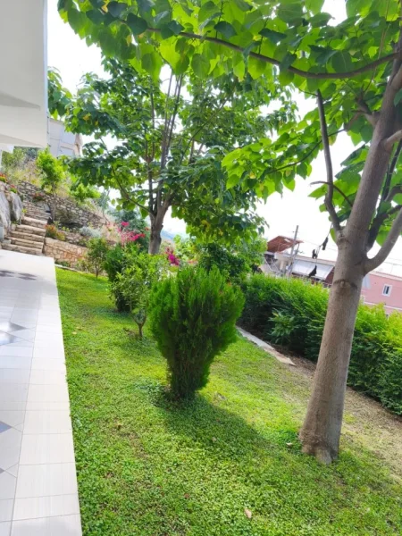 Sarande, dhome ne plazh