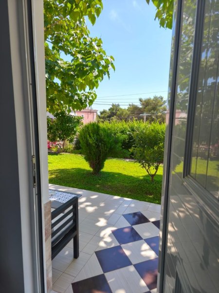 Sarande, dhome ne plazh