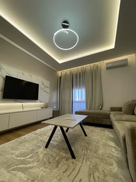 Tirane, shitet apartament 2+1+Ballkon Kati 4, 90 m² 200.000 € (Perball Kompleksit Delijorgji)
