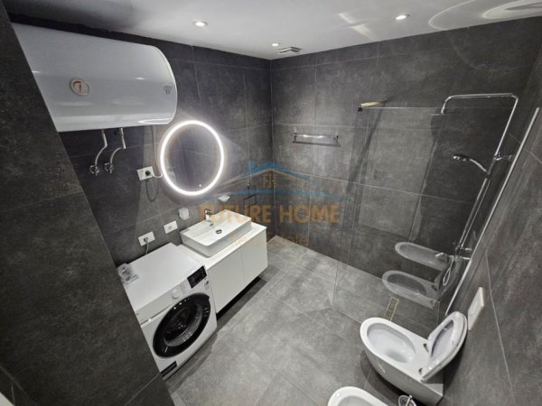 Tirane, jepet me qera apartament 2+1+Ballkon Kati 5, 100 m² 1.000 € (Rruga Him Kolli)
