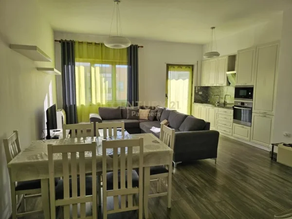 Tirane, jepet me qera apartament 3+1 Kati 9, 132 m² 1.200 € 