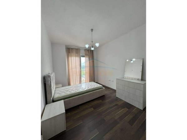 Tirane, jepet me qera apartament 2+1 Kati 3, 88 m² 500 € (UNAZA E RE)