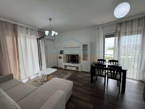 Tirane, jepet me qera apartament 2+1 Kati 3, 88 m² 500 € (UNAZA E RE)