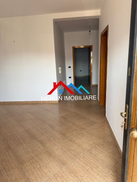 Tirane, jepet me qera apartament 3+1 Kati 3, 120 m² 450 € (RRUGA BESA)