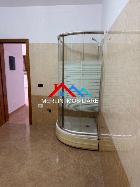 Tirane, jepet me qera apartament 3+1 Kati 3, 120 m² 450 € (RRUGA BESA)