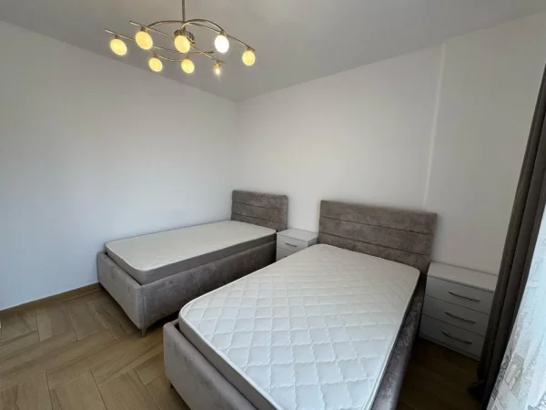 Tirane, jepet me qera apartament 2+1 Kati 4, 110 m² 900 € (tek mozaiku i tiranes)