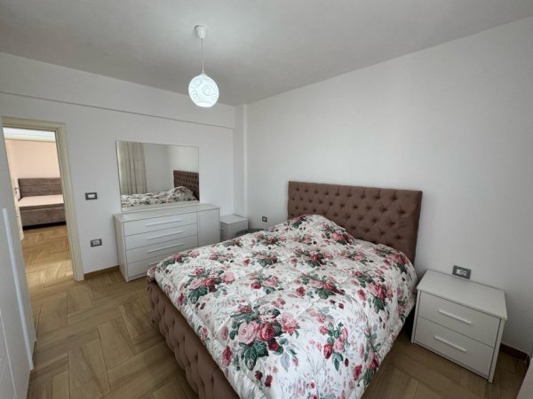 Tirane, jepet me qera apartament 2+1 Kati 4, 110 m² 900 € (tek mozaiku i tiranes)