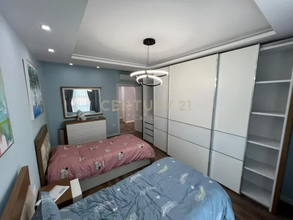 Tirane, jepet me qera apartament 2+1 Kati 5, 95 m² 800 € (Rr.Dritan Hoxha)