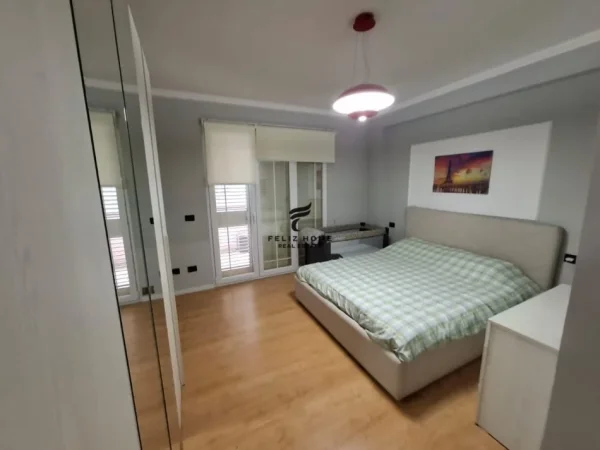 Tirane, jepet me qera apartament 2+1 Kati 2, 110 m² 800 € (LIQENI THATE)