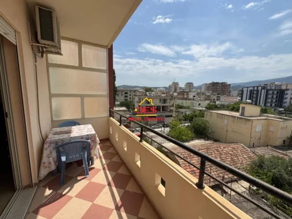 Vlore, shitet apartament 1+1+Ballkon Kati 4, 51 m² 70.000 € (Rruga Zaho Koka)