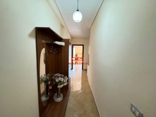 Vlore, shitet apartament 1+1+Ballkon Kati 4, 51 m² 70.000 € (Rruga Zaho Koka)