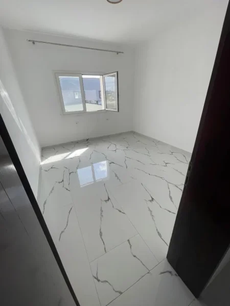 Durres, jepet me qera Vile 3+1+Aneks+Ballkon Kati 2, 160 m² 500 € (ShenaVlash, Durres, Lagja 14)