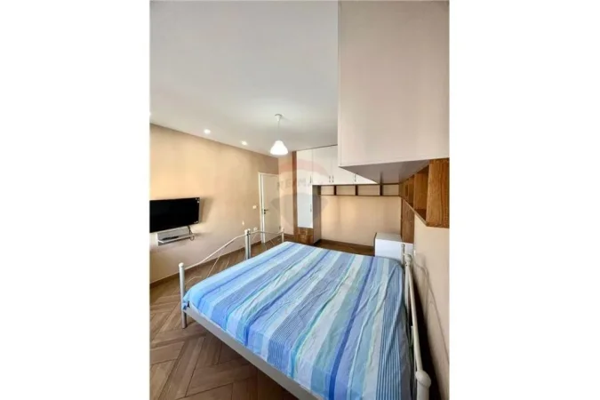 Tirane, jepet me qera apartament 1+1 Kati 4, 60 m² 400 € (Rruga Ifran Tomini)