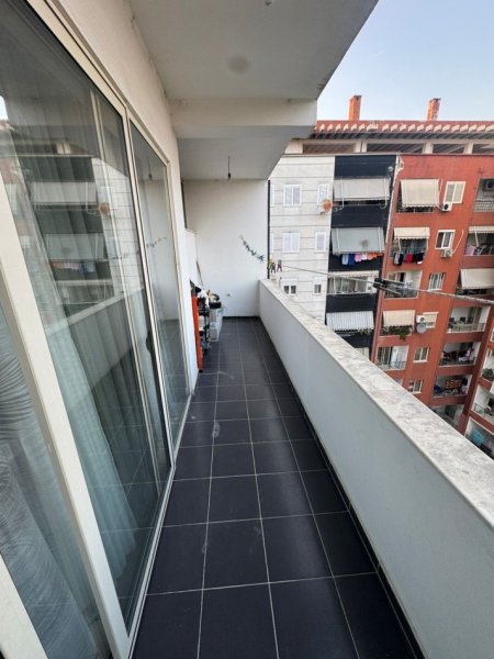 Tirane, jepet me qera apartament 2+1+Ballkon Kati 7, 110 m² 45.000 ALL (Palestra unique, pas spitalit amerikan 3)