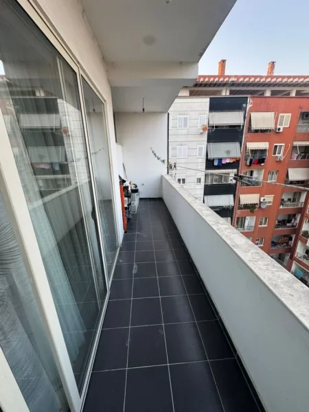 Tirane, jepet me qera apartament 2+1+Ballkon Kati 7, 110 m² 45.000 ALL (Palestra unique, pas spitalit amerikan 3)
