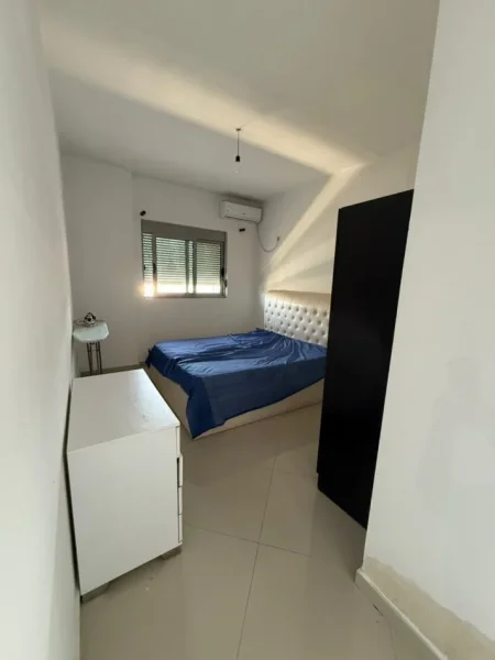 Fier, jepet me qera apartament 2+1+Ballkon Kati 9, 106 m² 200 € (Kryqezimi semanit)