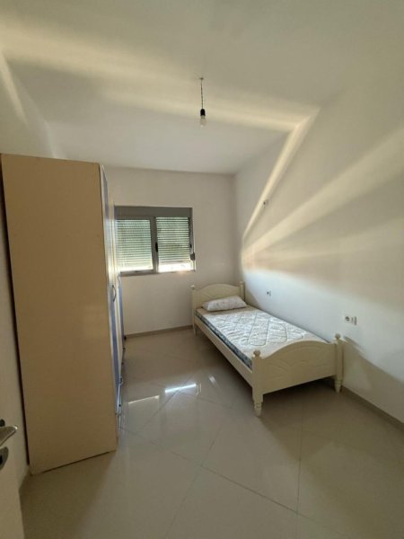Fier, jepet me qera apartament 2+1+Ballkon Kati 9, 106 m² 200 € (Kryqezimi semanit)